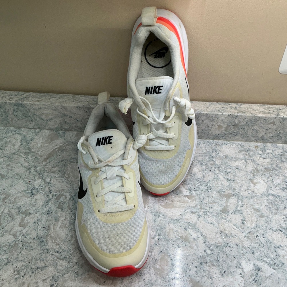Nike Sneakers Air Max VG-R Size 7 White Black Bright Mango CJ1677-101 Running